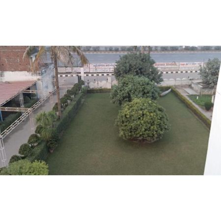 Hotel Sangam, Varanasi Exteriör bild