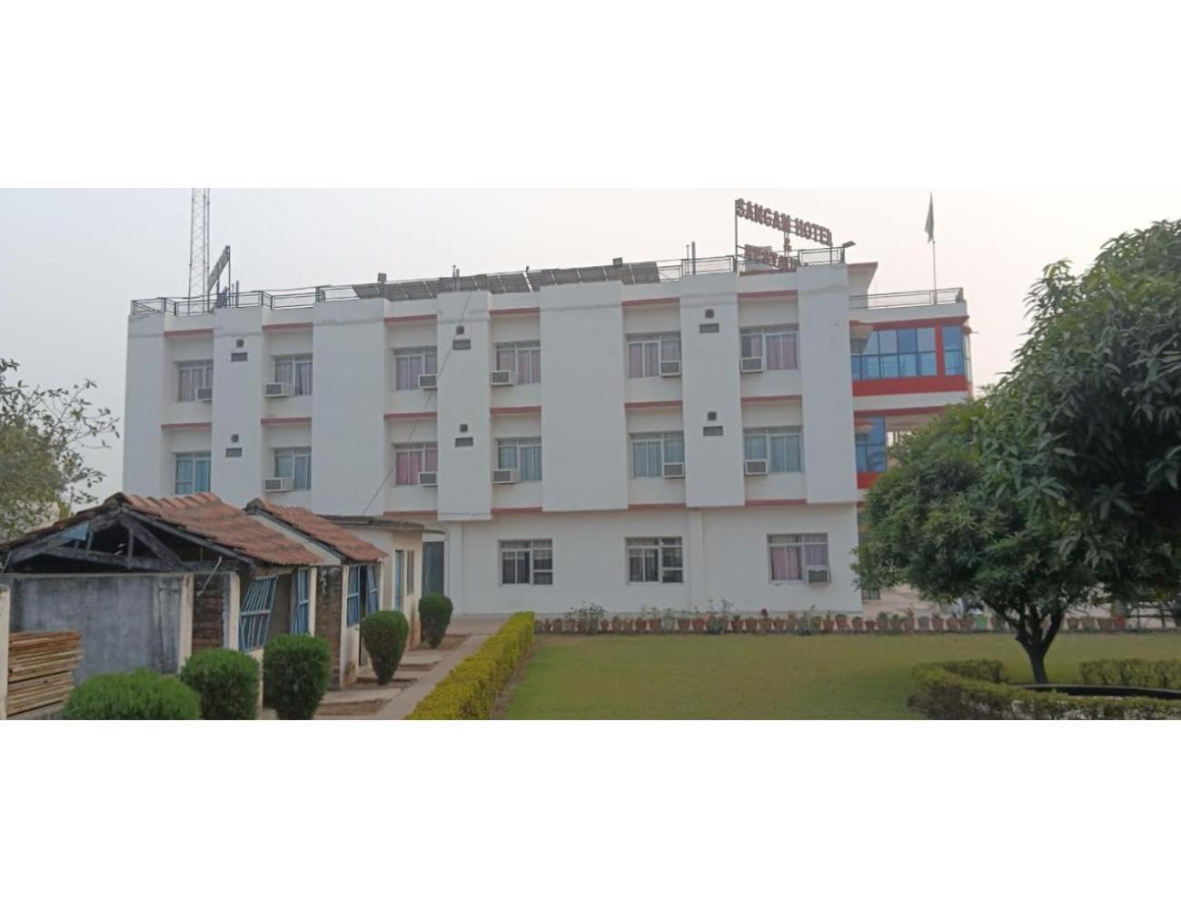 Hotel Sangam, Varanasi Exteriör bild