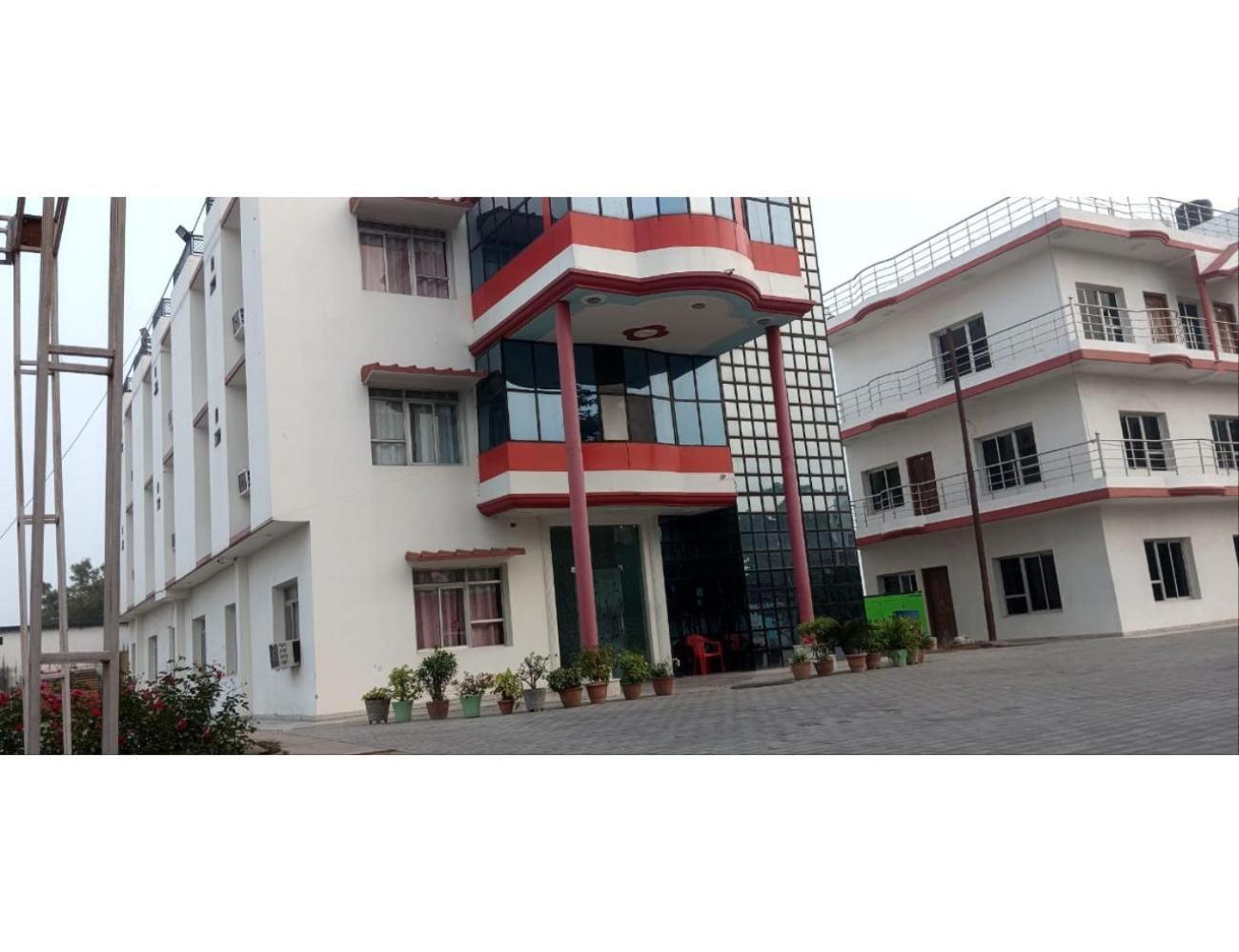 Hotel Sangam, Varanasi Exteriör bild